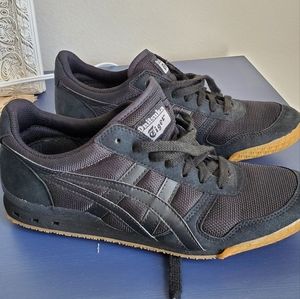 Black ASICS Onitsuka Tiger Ultimate 81 Size 7